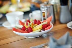 Geschnittenes Obst auf einem Teller