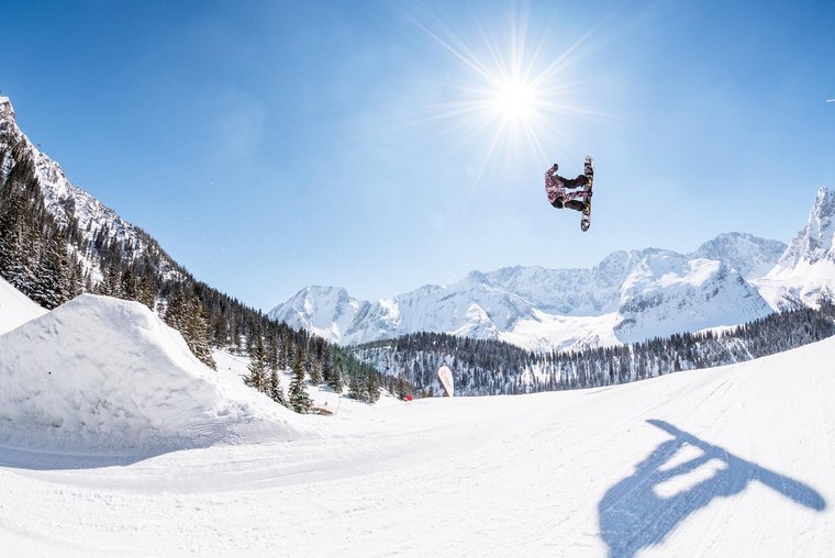 Snowboarder im Snow Park