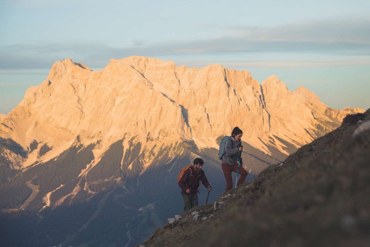 Sonnenaufgangswanderung mit Zugspitz-Blick Sonnenaufgangswanderung mit Blick auf die Zugspitze