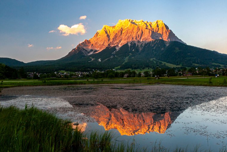 Zugspitze im Licht des Sonnenuntergangs