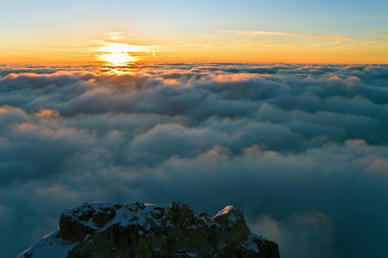 Bergpanorama bei Sonnenuntergang