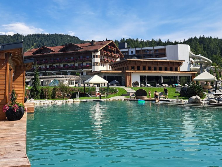 Zugspitz Resort Teich Ansicht mit dem Zugspitz Resort