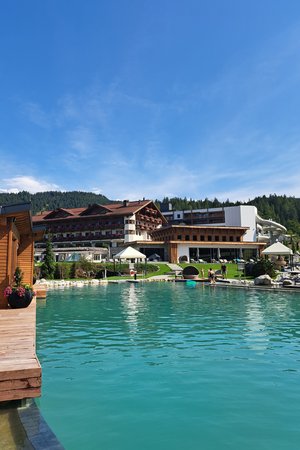 Zugspitz Resort Teich Ansicht mit dem Zugspitz Resort