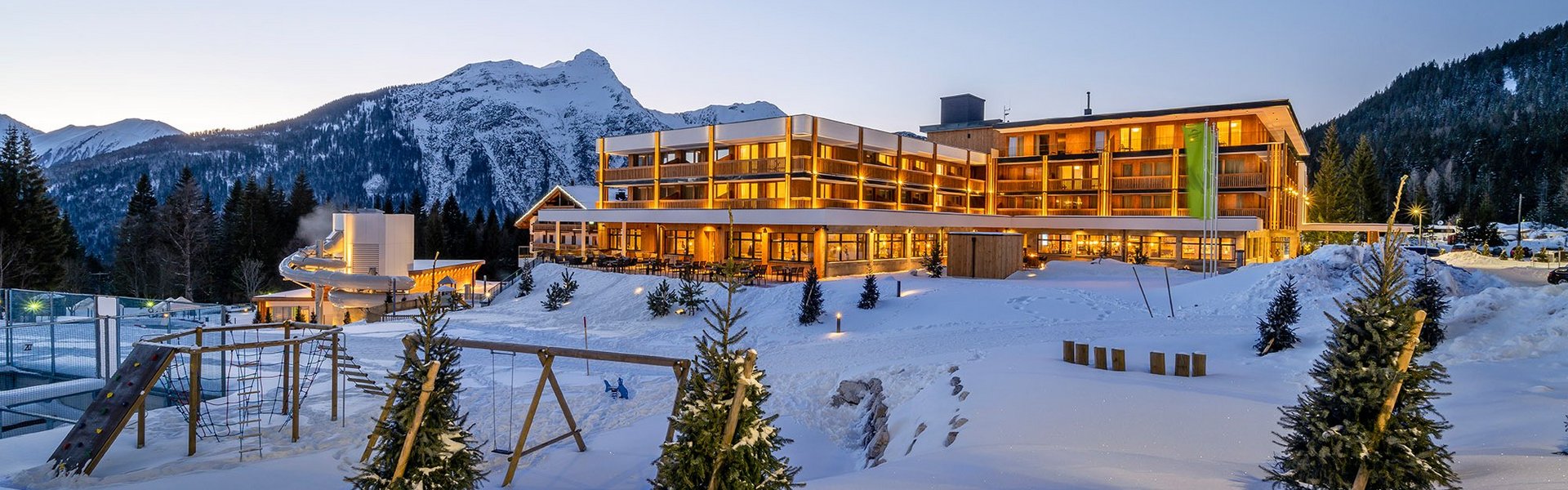 Zugspitz Resort mit Winterbeleuchtung