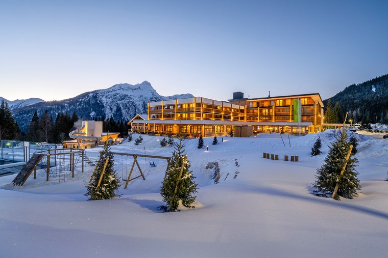 Zugspitz Resort mit Winterbeleuchtung