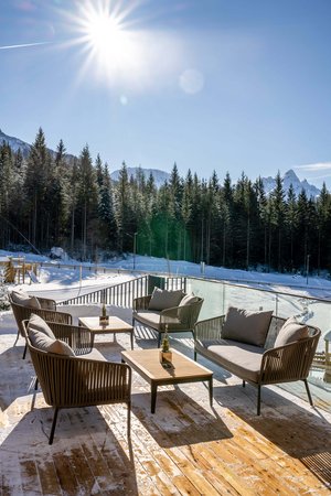 Sonnenterrasse im Zugspitz Resort im Winter