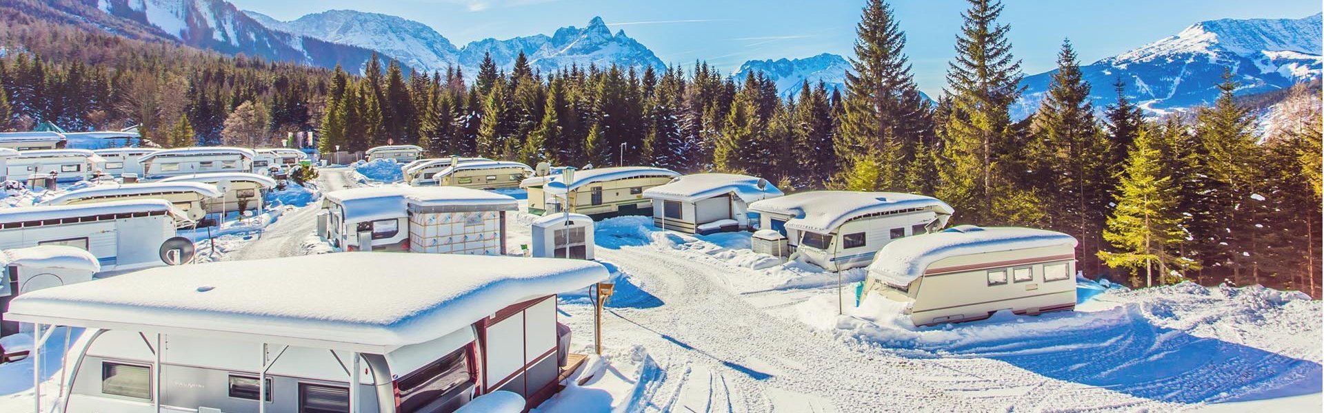 Verschneiter Campingplatz Zugpsitz Resort