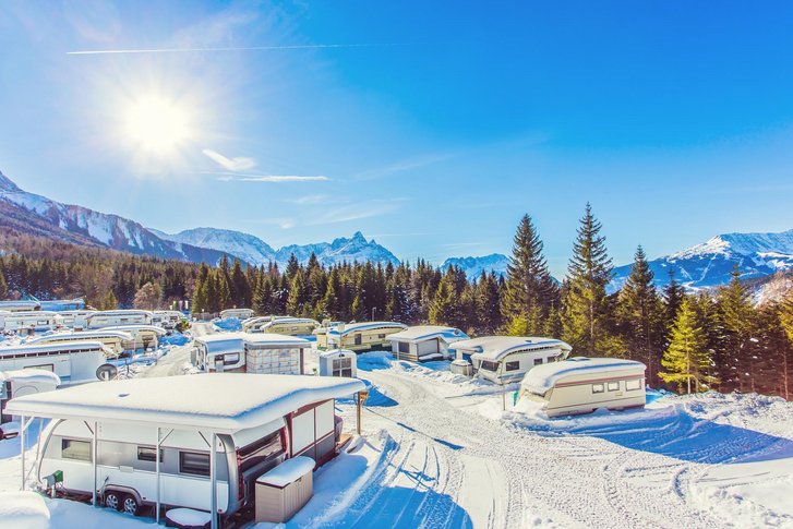 Verschneiter Campingplatz