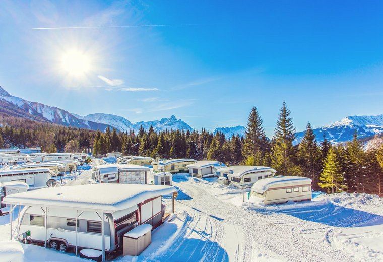 Verschneiter Campingplatz