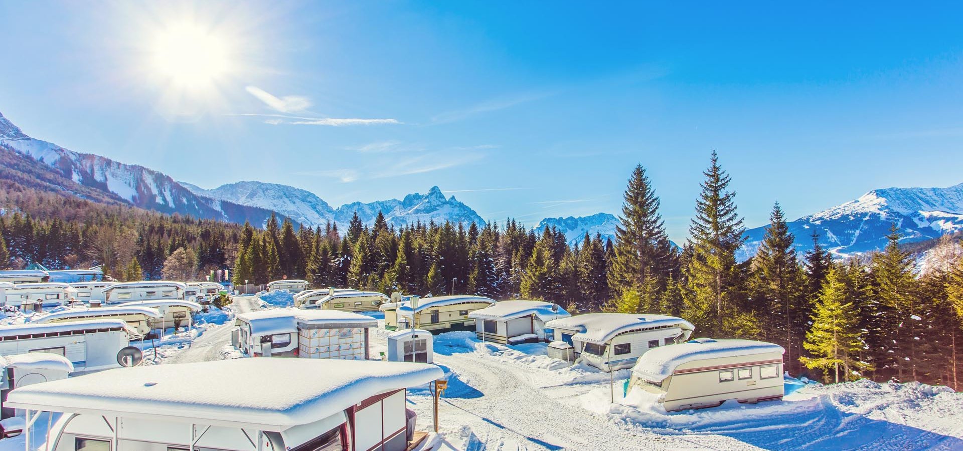 Verschneiter Campingplatz