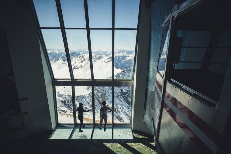Blick auf die Bergwelt Aussicht auf die Bergwelt im Erlebnismuseum Zugspitze