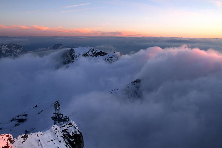 Bergpanorama im Nebel