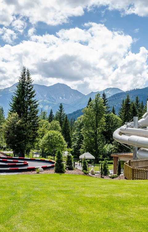 Blick auf die Rutsche von außen