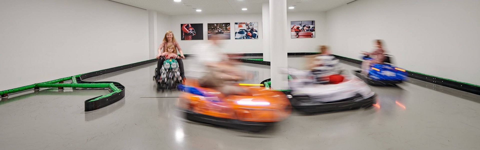 Kinder beim Rennen fahren