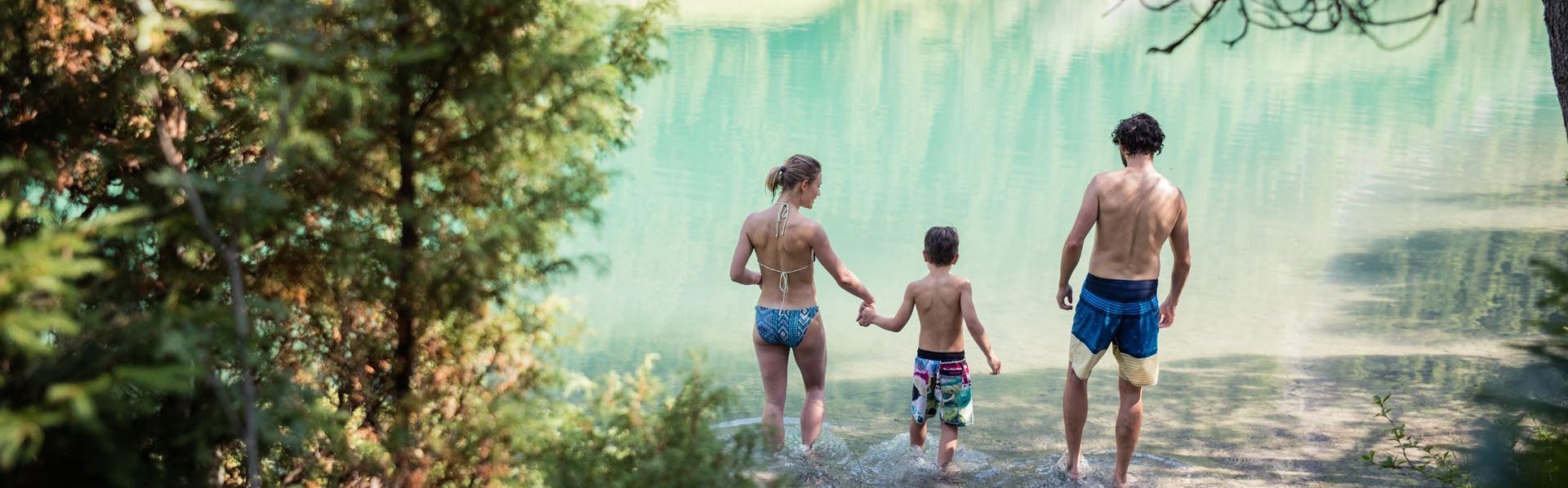 Die vielen Seen der Region sind ein ideales Ausflugsziel für Familien Familie am See in der Tiroler Zugspitz Arena