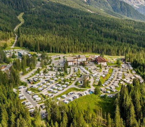 Zugspitz Resort aus der Vogelperspektive fotografiert