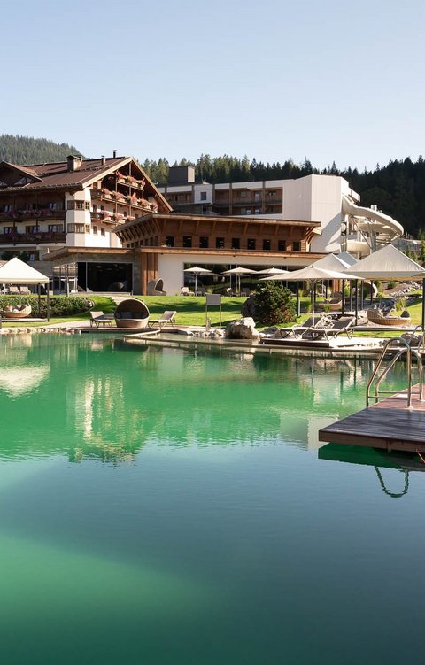 Teich im Garten des Zugspitz Resort 