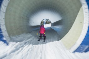 Kind fährt Ski