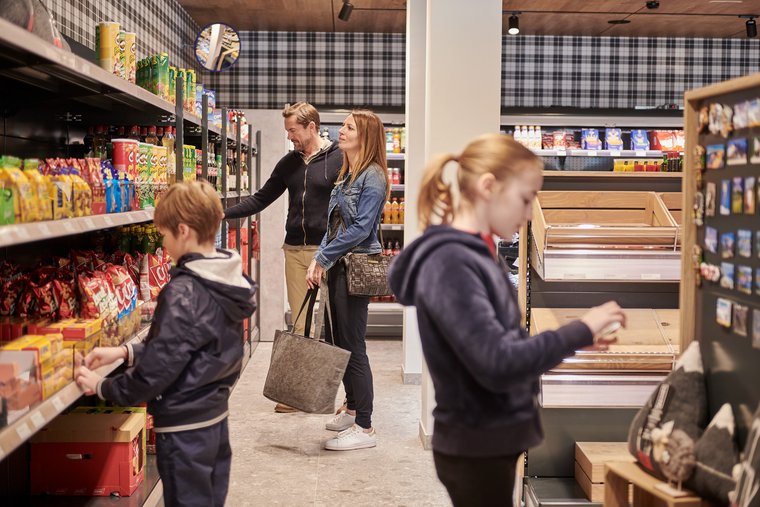 Familie beim Einkaufen