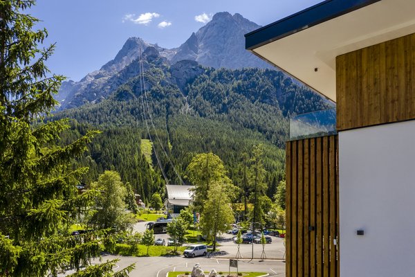 Blick von Zugspitz Resort auf die Zugspitze