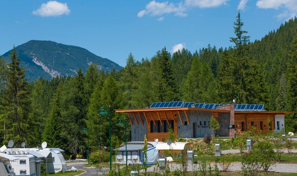 Außenansicht vom Badehaus im Zugspitz Resort 