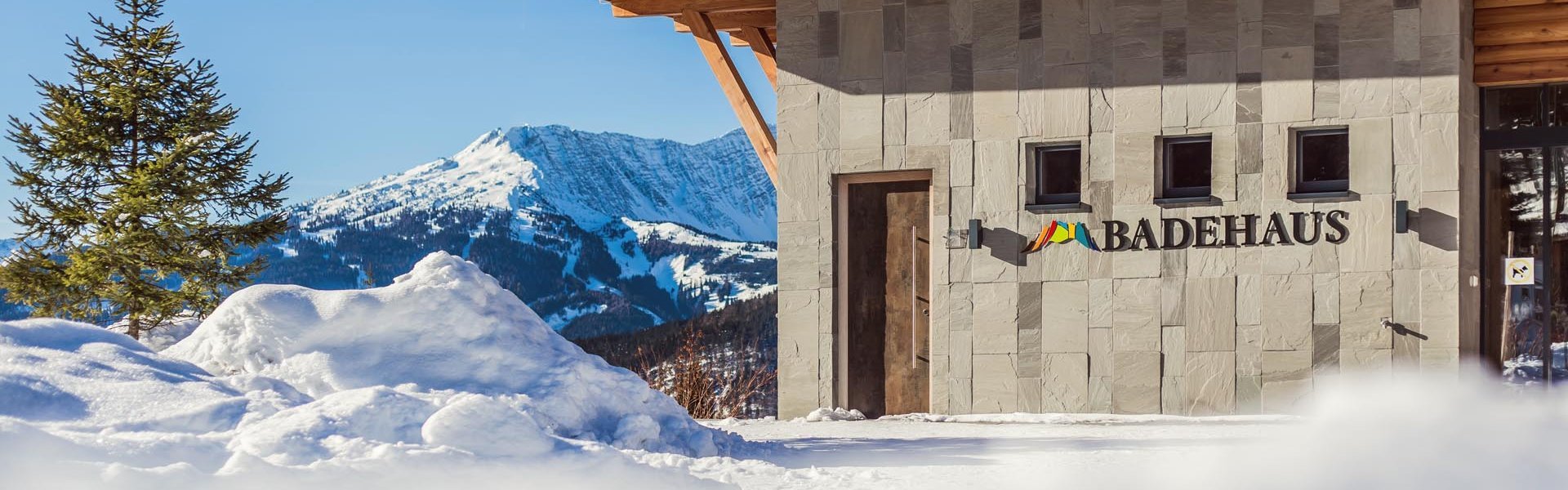 Zugspitz Resort Badehaus im Winter 