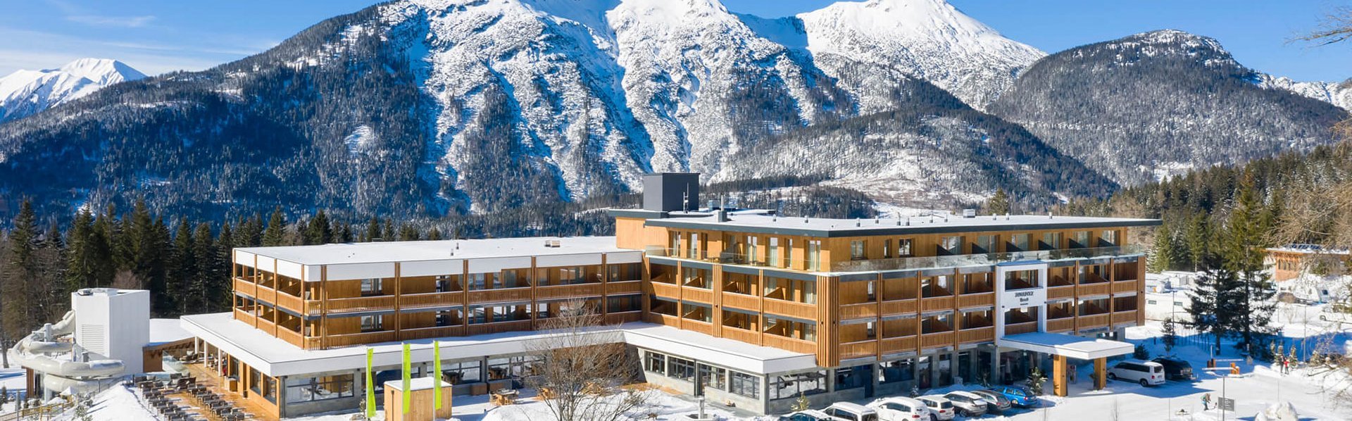 Das Resort in Ehrwald im Winter Aussenansicht Zugspitz Resort Winter