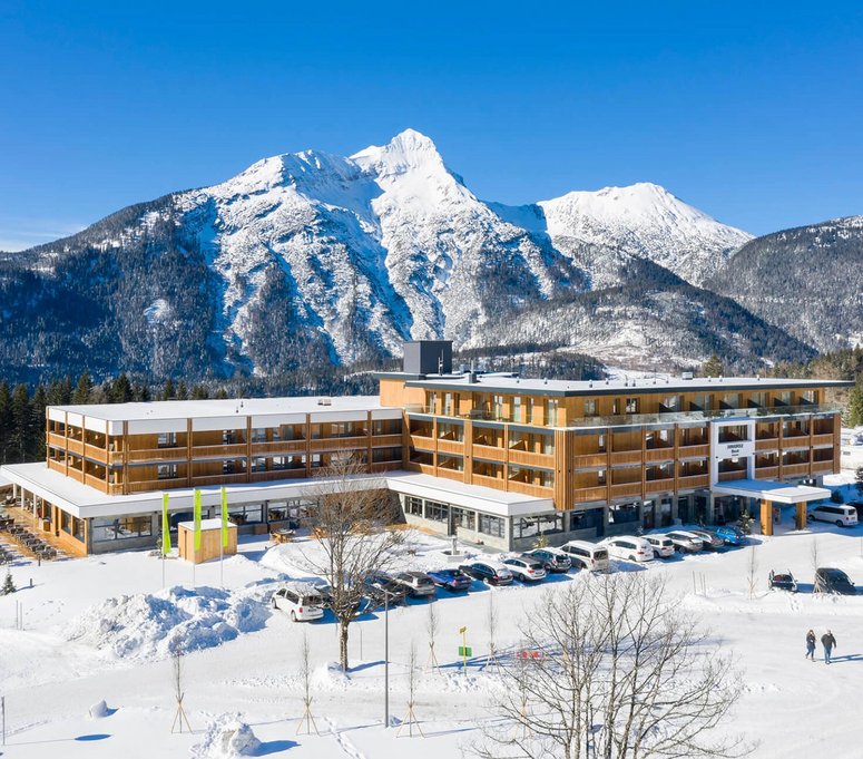 Aussenansicht Zugspitz Resort Winter