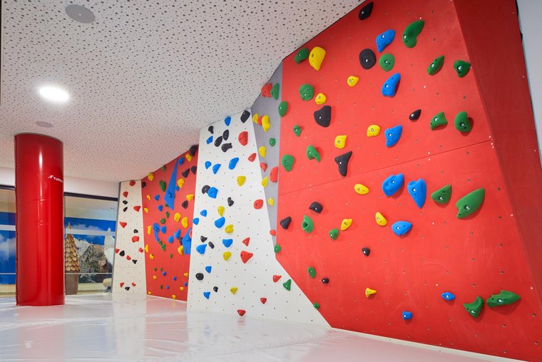 Boulderwand in der Kinderwelt Boulderwand im Zugspitz Resort
