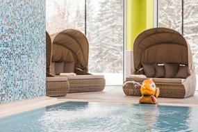 Babypool mit Ruheliegen