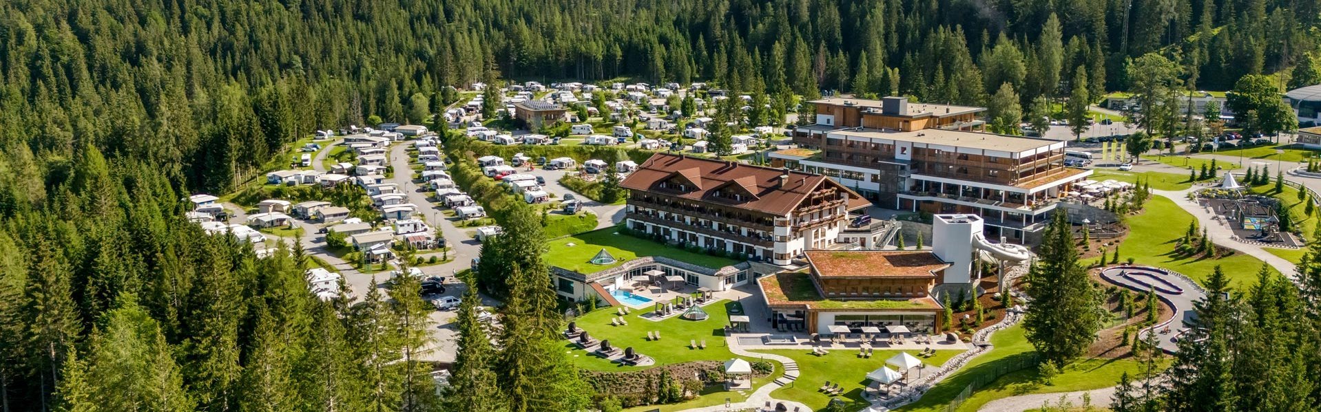 Überblick des Resorts Zugspitz Resort im Sommer