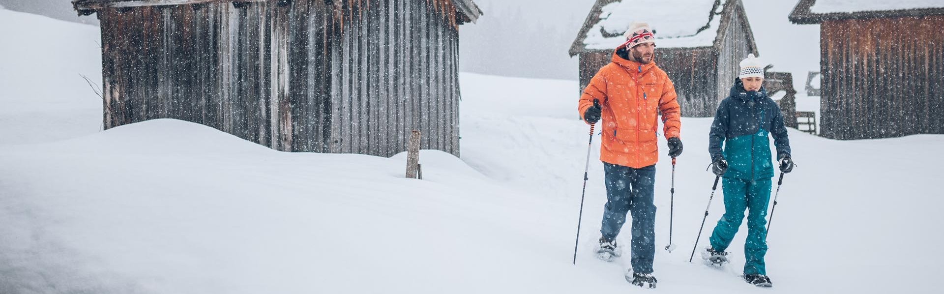 Paar beim Schneeschuhwandern in der Tiroler Zugspitz Arena