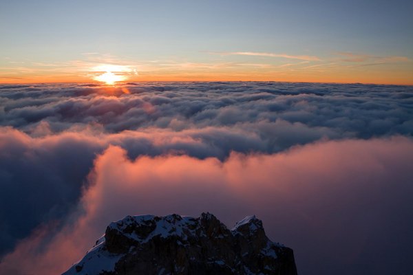 Bergpanorama mit Sonnenuntergang