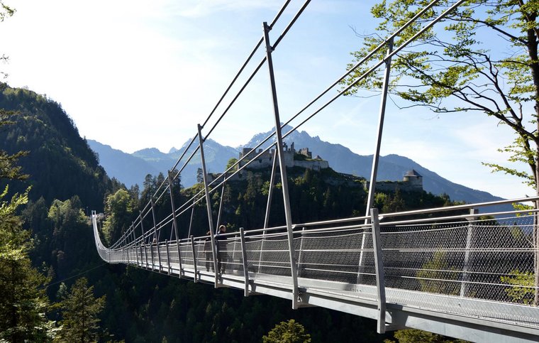 Die Hängebrücke Highline179 im Tibetstyle