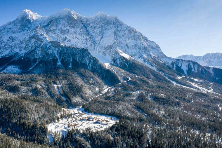 Zugspitz Resort mit Zugspitze im Hintergrund